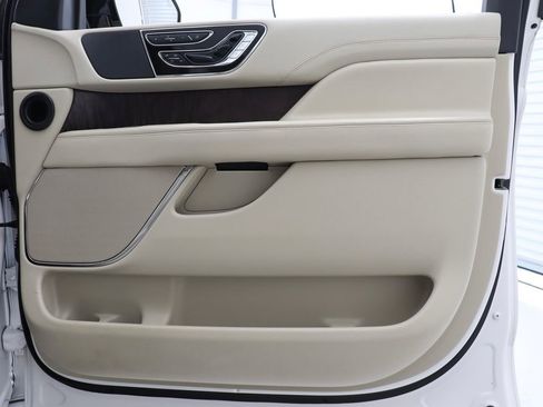 Used 2019 Lincoln Navigator Reserve AWD/4WD image 47
