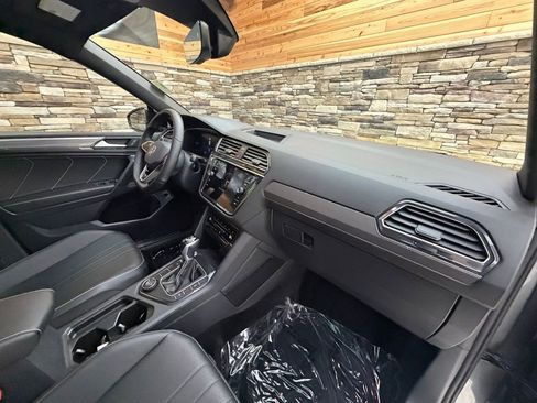 Used 2022 Volkswagen Tiguan SE R-Line AWD/4WD image 13
