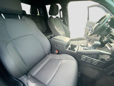 Used 2025 Toyota Tacoma SR AWD/4WD image 32
