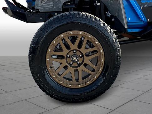 Used 2025 Jeep Gladiator Sport image 10