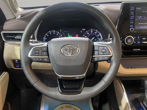 Used 2021 Toyota Highlander Limited AWD/4WD image 14