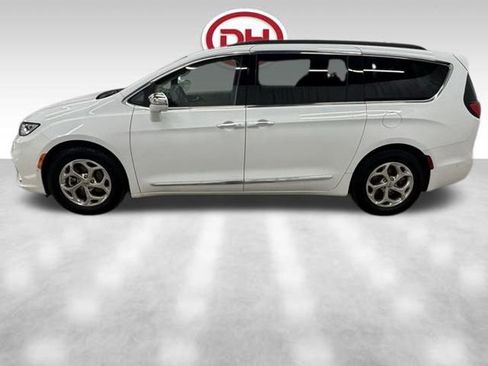 Used 2022 Chrysler Pacifica Limited image 10