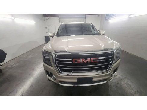 Used 2023 GMC Yukon SLT w/ SLT Luxury Package RWD image 3