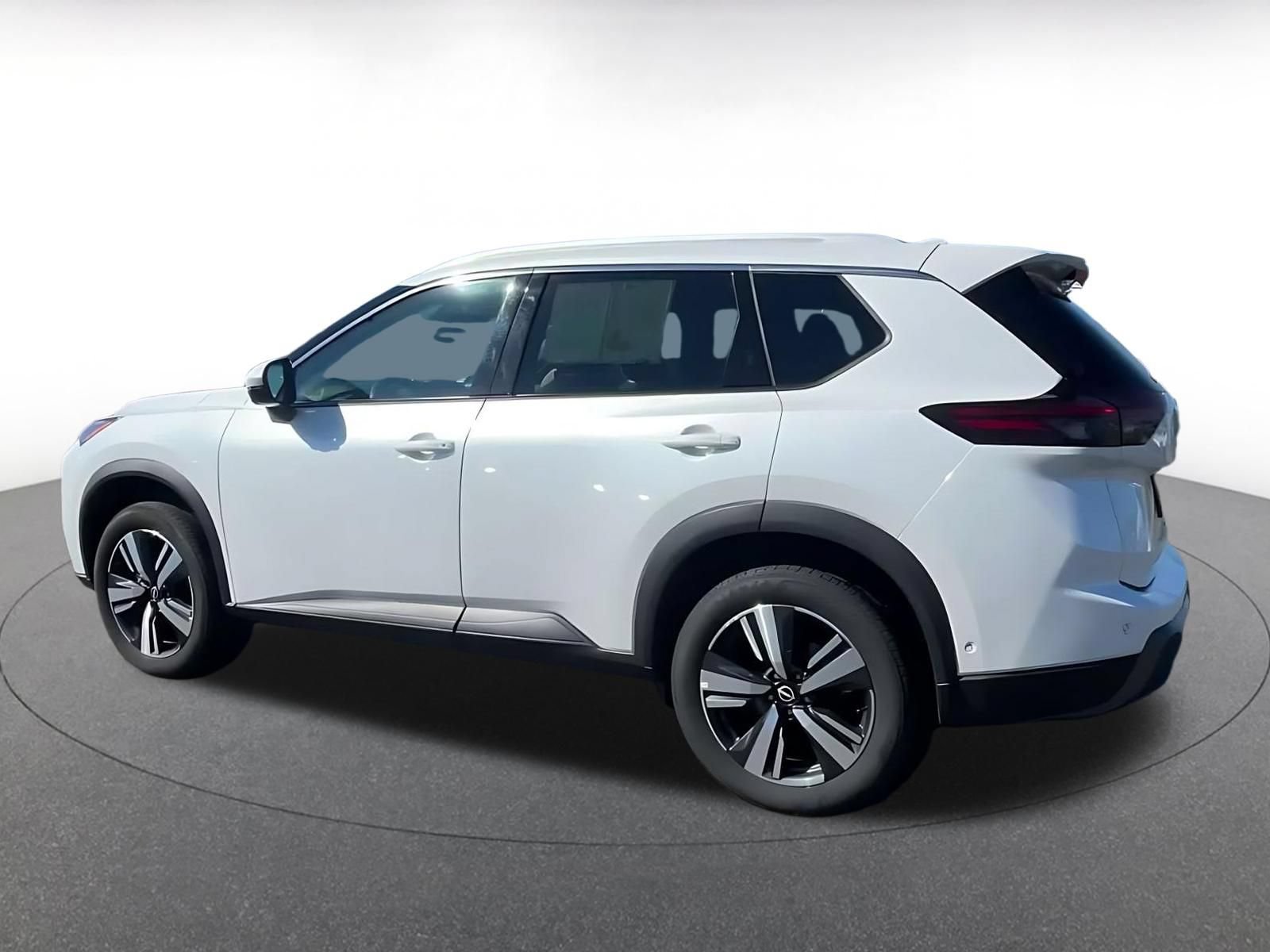 Used 2026 Nissan Rogue SL AWD/4WD image 9