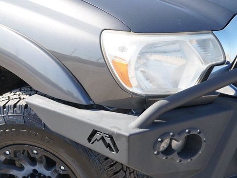 Used 2015 Toyota Tacoma 4x4 Double Cab w/ SR5 Package image 3