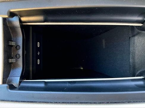 Used 2025 Mercedes-Benz GLB 250 4MATIC image 26