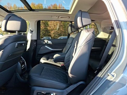 Used 2026 BMW X7 xDrive40i AWD/4WD image 9