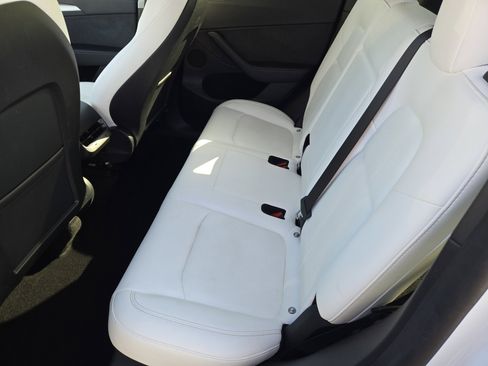 Used 2022 Tesla Model Y Performance AWD/4WD image 12