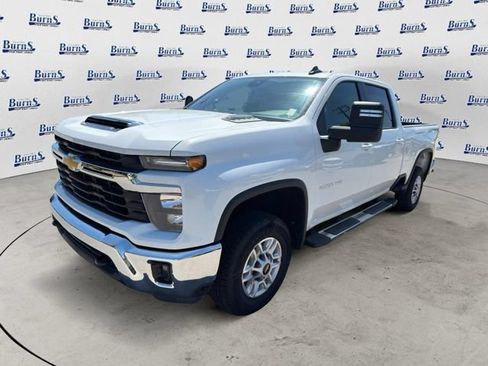 Used 2025 Chevrolet Silverado 2500 LT w/ Convenience Package AWD/4WD image 3