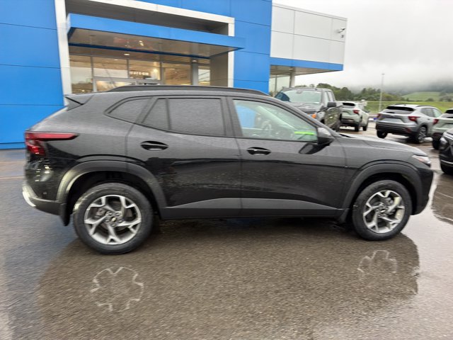 Used 2024 Chevrolet Trax LT w/ LT Convenience Package FWD image 3