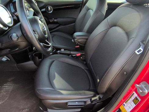 Used 2019 MINI Cooper 4-Door Hardtop w/ Signature Upholstery Package image 17