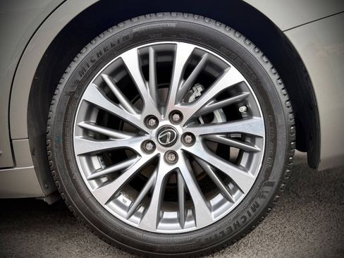 Used 2021 Lexus ES 300h w/ Premium Package FWD image 18