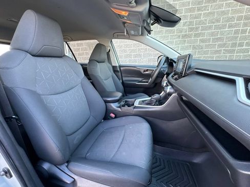 Used 2021 Toyota RAV4 XLE AWD/4WD image 35