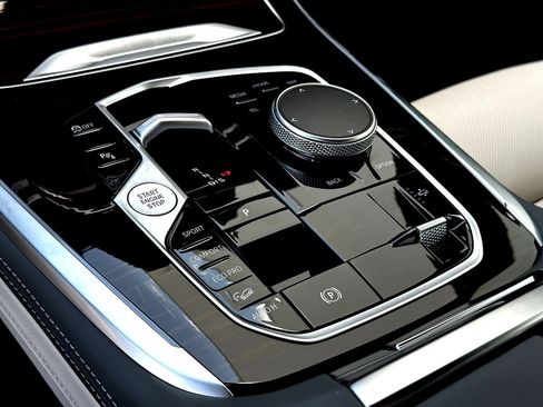 New 2026 BMW X7 xDrive40i w/ M Sport Package image 16