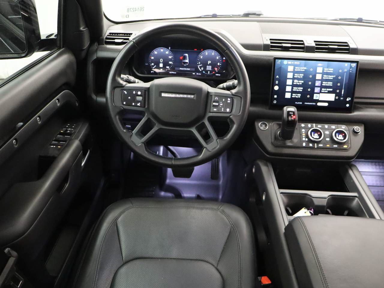 Used 2025 Land Rover Defender 130 X-Dynamic SE AWD/4WD image 15