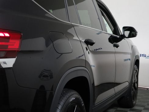Used 2024 Volkswagen Atlas SE FWD image 5