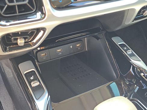 Certified 2022 Kia Sorento SX AWD/4WD image 28