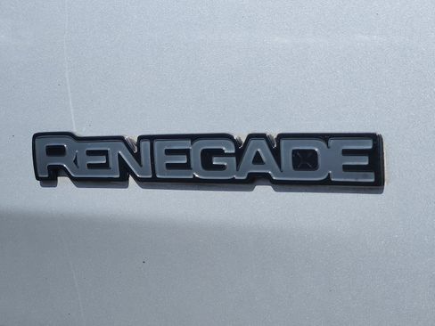 Used 2017 Jeep Renegade Altitude FWD image 29