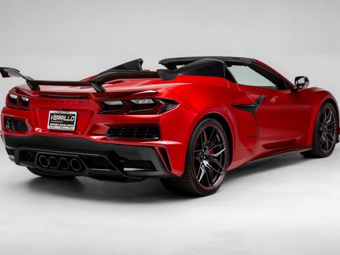 Used 2024 Chevrolet Corvette Z06 w/ Z07 Performance Package RWD image 4