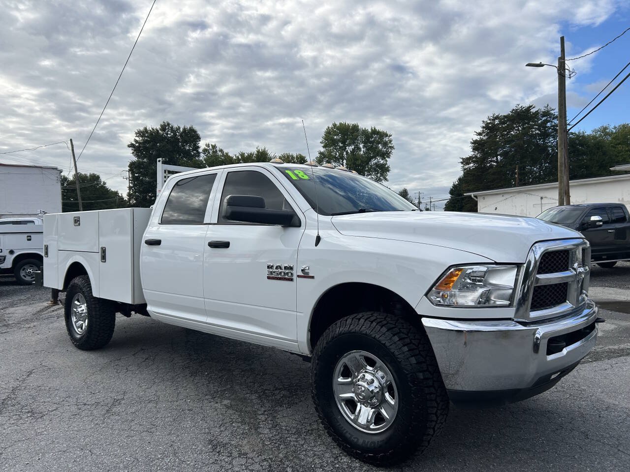 Used 2018 RAM 3500 Tradesman w/ Chrome Appearance Group AWD/4WD image 4