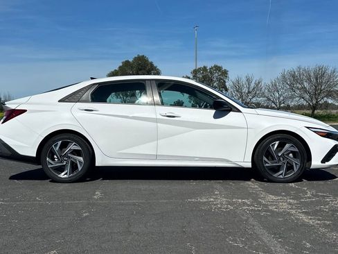 New 2025 Hyundai Elantra Sport image 3