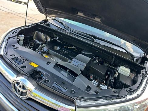 Used 2014 Toyota Highlander LE image 33