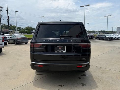 Used 2024 Jeep Wagoneer L Series II RWD image 8