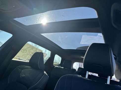 New 2025 Toyota Crown Signia image 14