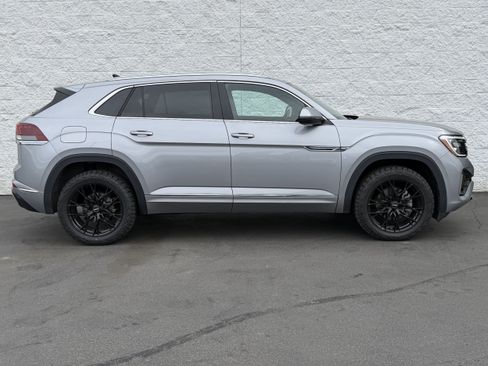 Used 2024 Volkswagen Atlas Cross Sport SEL R-Line AWD/4WD image 5