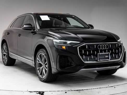 Certified 2024 Audi Q8 Premium Plus w/ Premium Plus Package AWD/4WD image 32