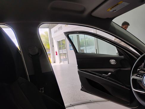 Used 2024 Hyundai Elantra SEL image 68