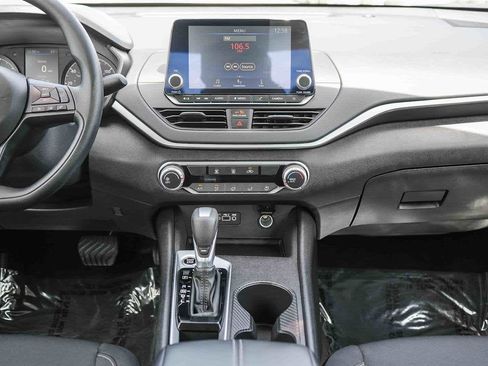 Used 2025 Nissan Altima 2.5 S FWD image 13