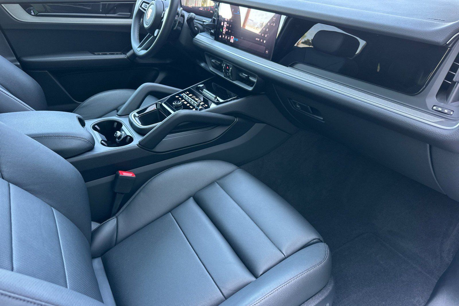 Used 2026 Porsche Cayenne AWD/4WD image 16