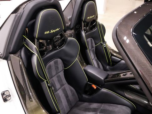 Used 2015 Porsche 918 Spyder image 56