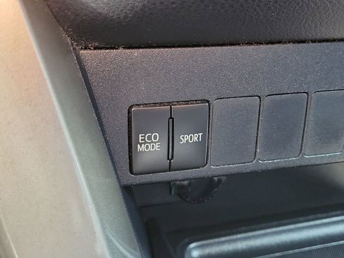 Used 2015 Toyota RAV4 XLE FWD image 26