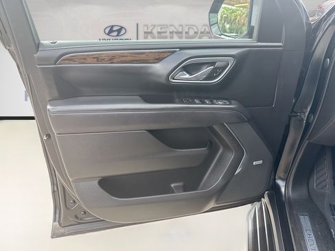 Used 2023 Chevrolet Tahoe Premier RWD image 17