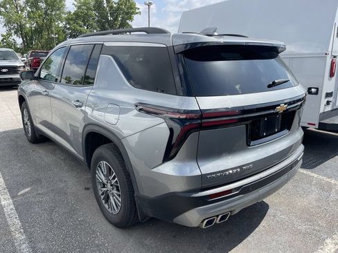 Used 2025 Chevrolet Traverse LT w/ Driver Confidence Package AWD/4WD image 9