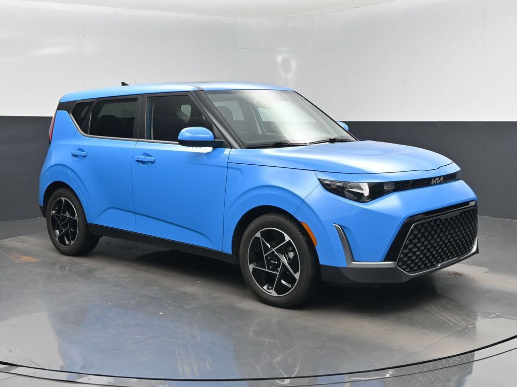 Used 2023 Kia Soul EX FWD image 1