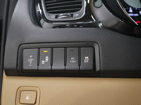 Used 2016 Kia Sedona SX FWD image 30