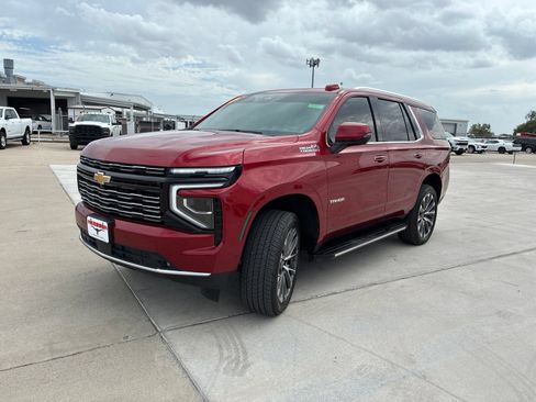 Used 2025 Chevrolet Tahoe High Country RWD image 3