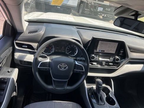 Used 2023 Toyota Highlander L image 27