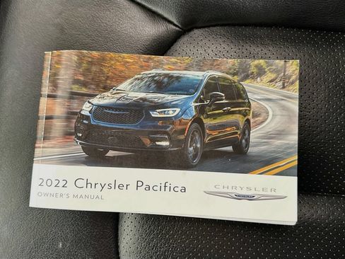 Used 2022 Chrysler Pacifica Touring-L FWD image 40