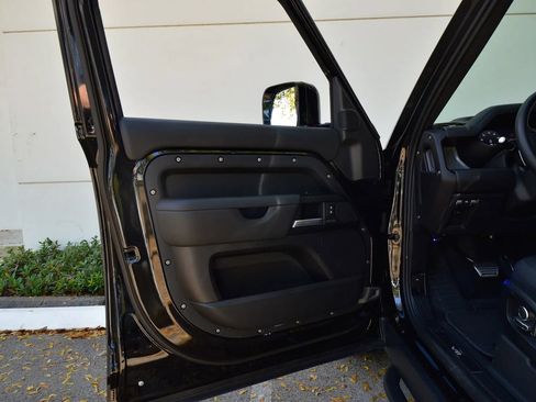 Used 2025 Land Rover Defender 130 V8 AWD/4WD image 27