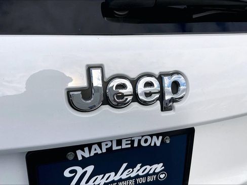 Used 2021 Jeep Grand Cherokee Overland AWD/4WD image 30