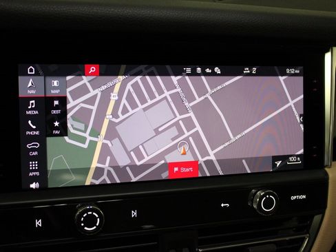 Used 2025 Porsche Macan image 28