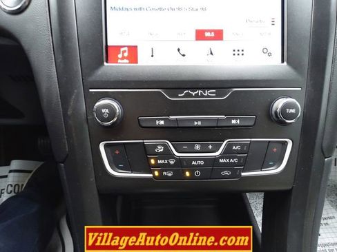Used 2019 Ford Fusion SE w/ Equipment Group 151A image 39