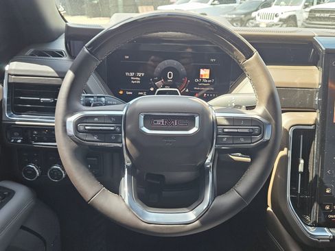 Used 2025 GMC Yukon Elevation AWD/4WD image 15