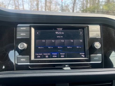 Used 2024 Volkswagen Jetta SE image 9