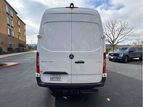Used 2023 Mercedes-Benz Sprinter 2500 image 9