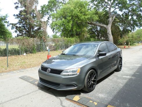 Used 2014 Volkswagen Jetta S image 4